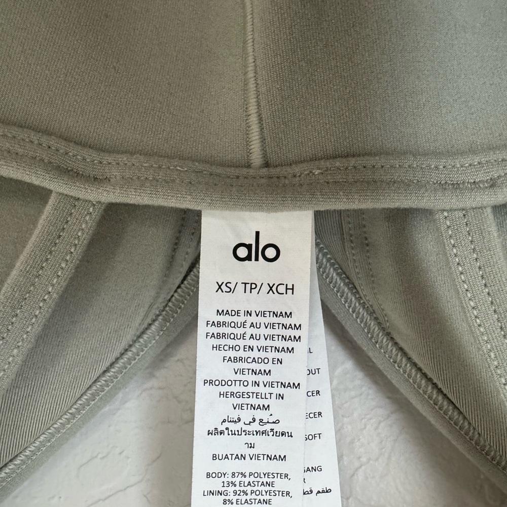 ALO Yoga Sage Green Chemise - Picture 2 of 2